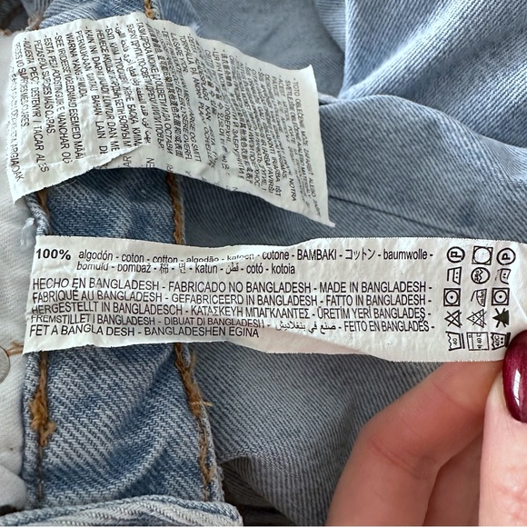 Zara High Waisted Distressed Knee Light Wash Jeans 6 - Picture 6 of 6